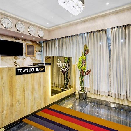 Townhouse Oak Hotel Vaibhav Surat Bagian luar foto