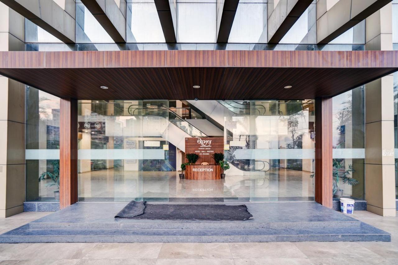 Townhouse Oak Hotel Vaibhav Surat Bagian luar foto