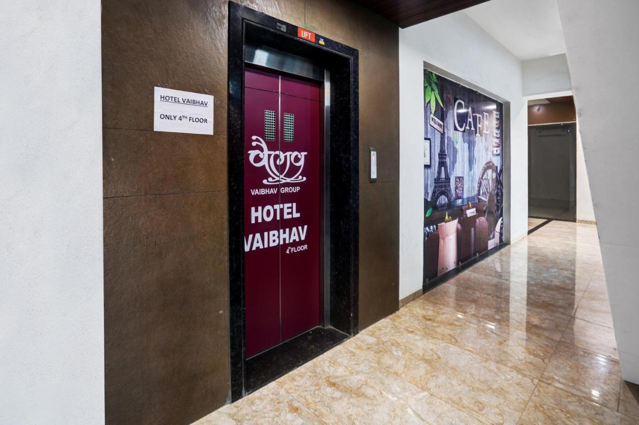Townhouse Oak Hotel Vaibhav Surat Bagian luar foto
