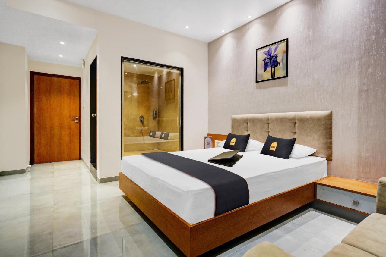 Townhouse Oak Hotel Vaibhav Surat Bagian luar foto
