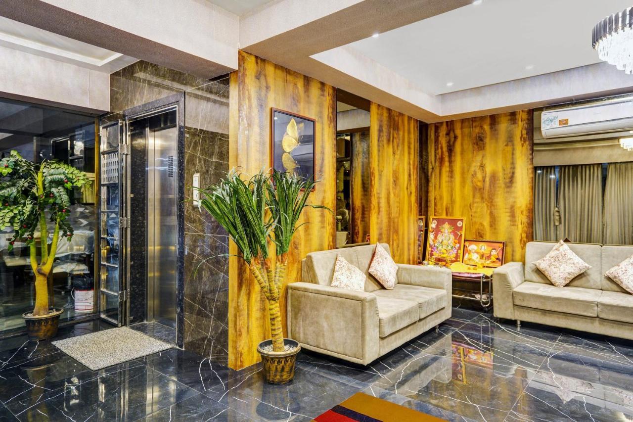 Townhouse Oak Hotel Vaibhav Surat Bagian luar foto