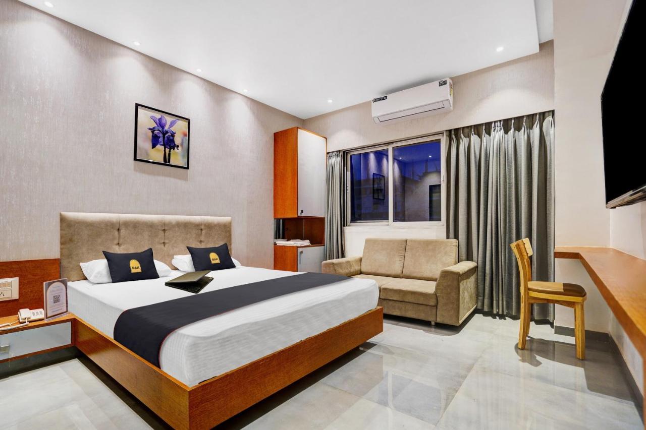 Townhouse Oak Hotel Vaibhav Surat Bagian luar foto