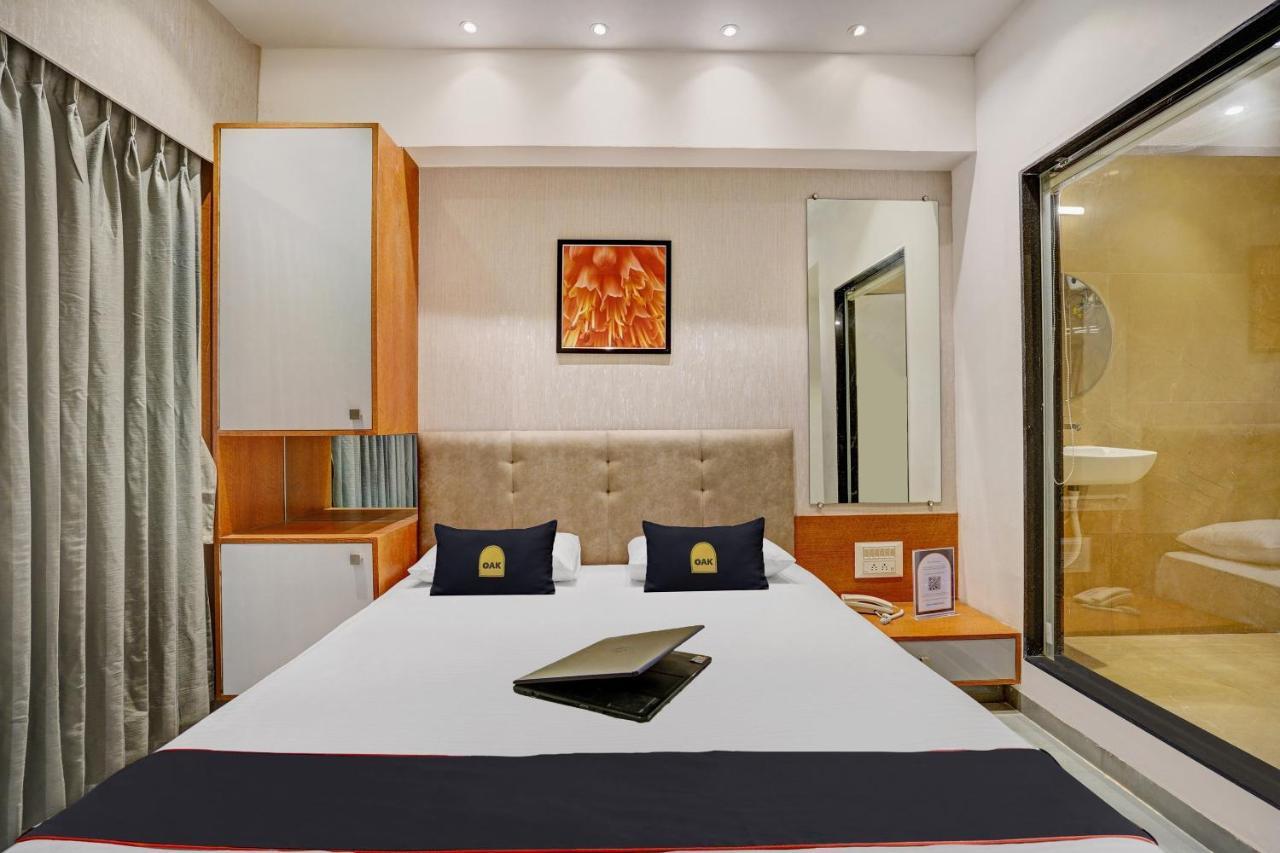 Townhouse Oak Hotel Vaibhav Surat Bagian luar foto